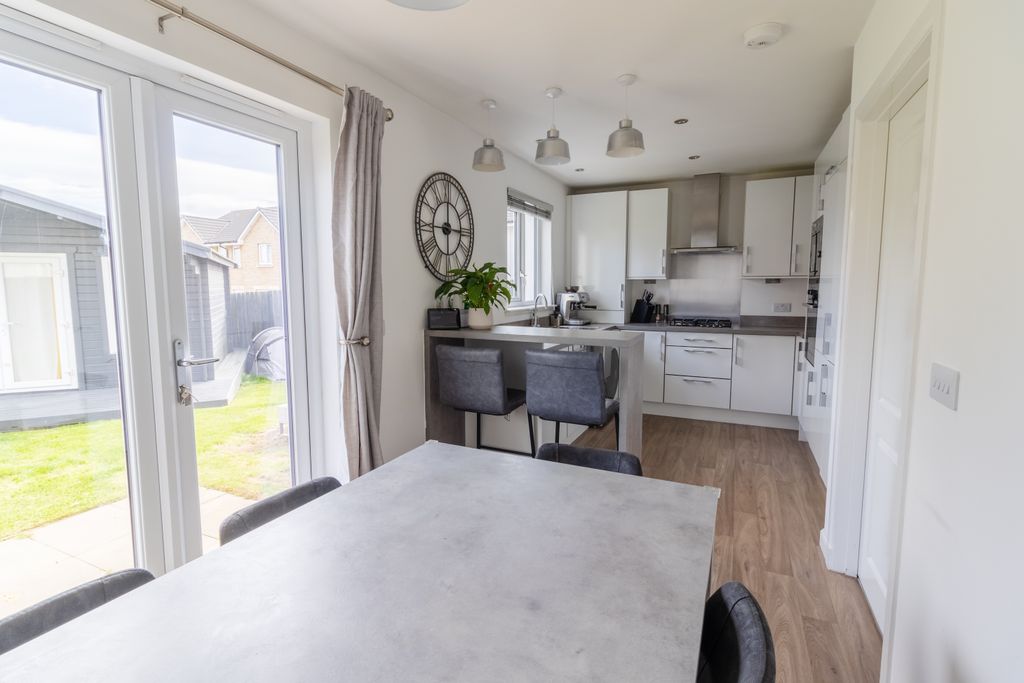 Property photo 3 of 32 Dining Area To Kitchen