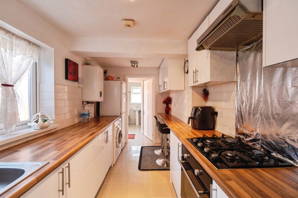 Property photo 3 of 16 Pbox-Img.Jpg