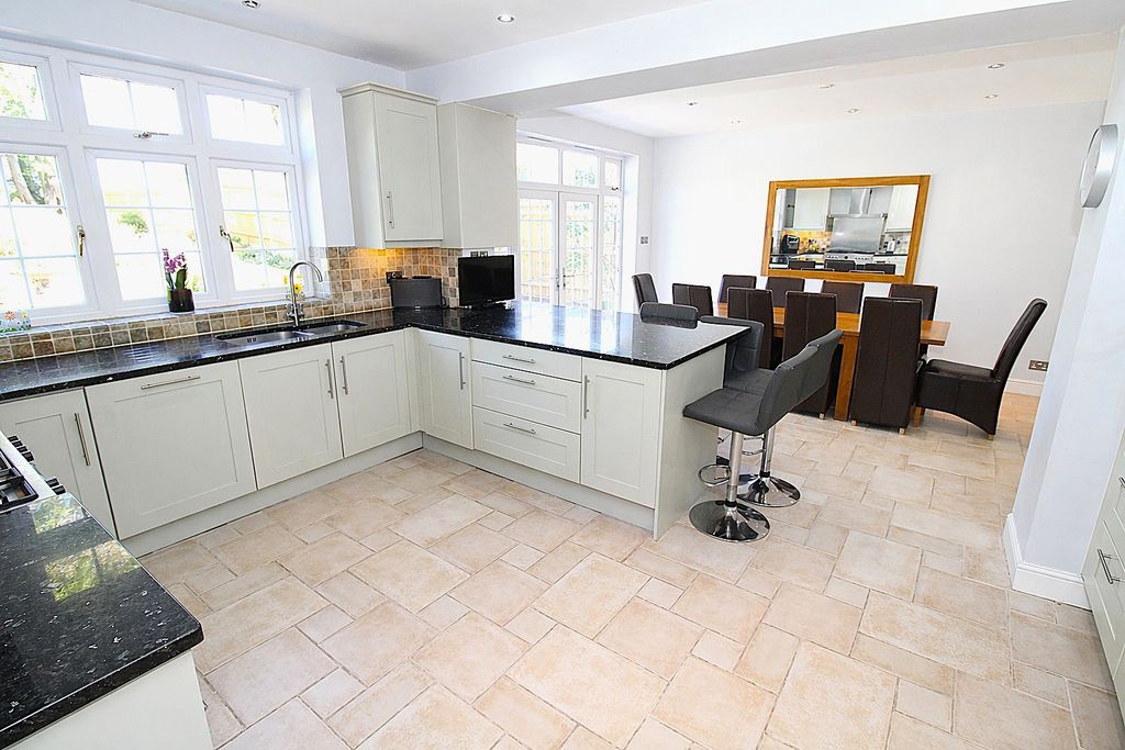 Property photo 3 of 21 Photo 26