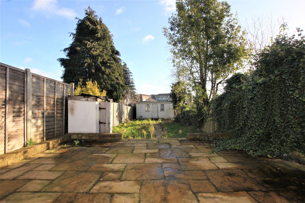 Property photo 3 of 5 Garden.Jpg