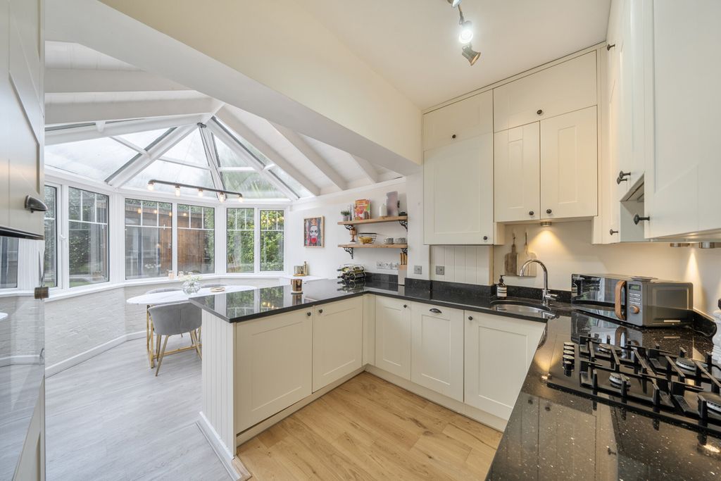 Property photo 1 of 18 1436837-14-69c693...