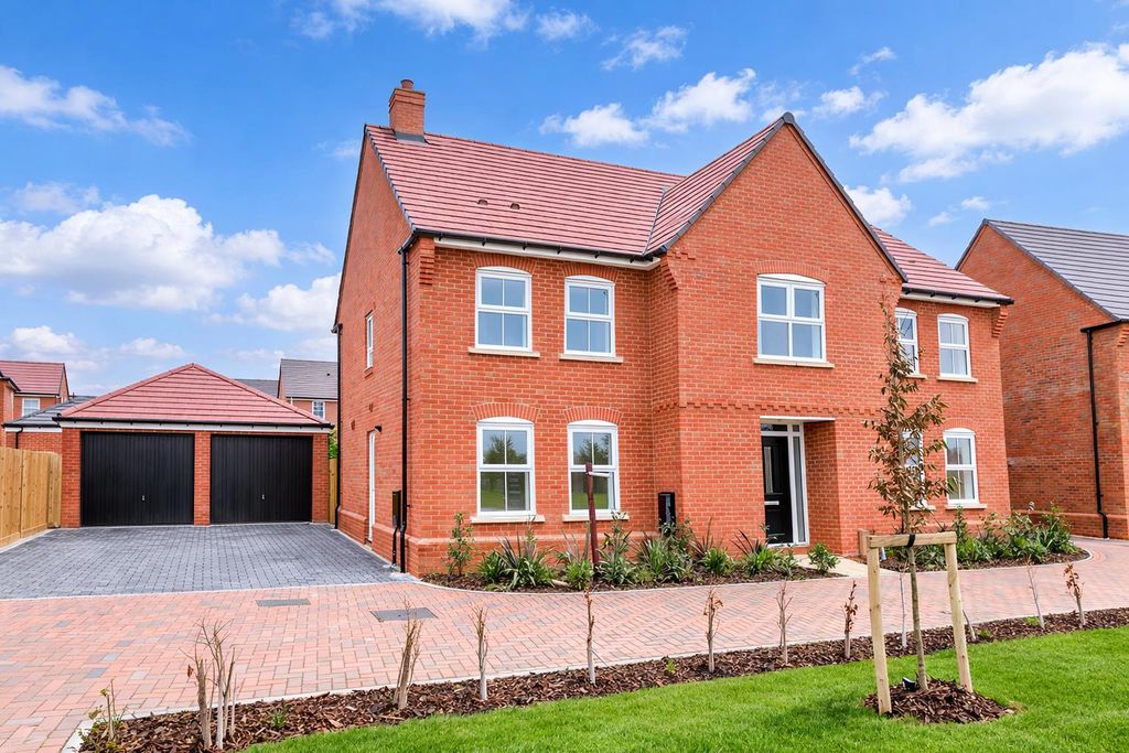 Property photo 1 of 18 Approach