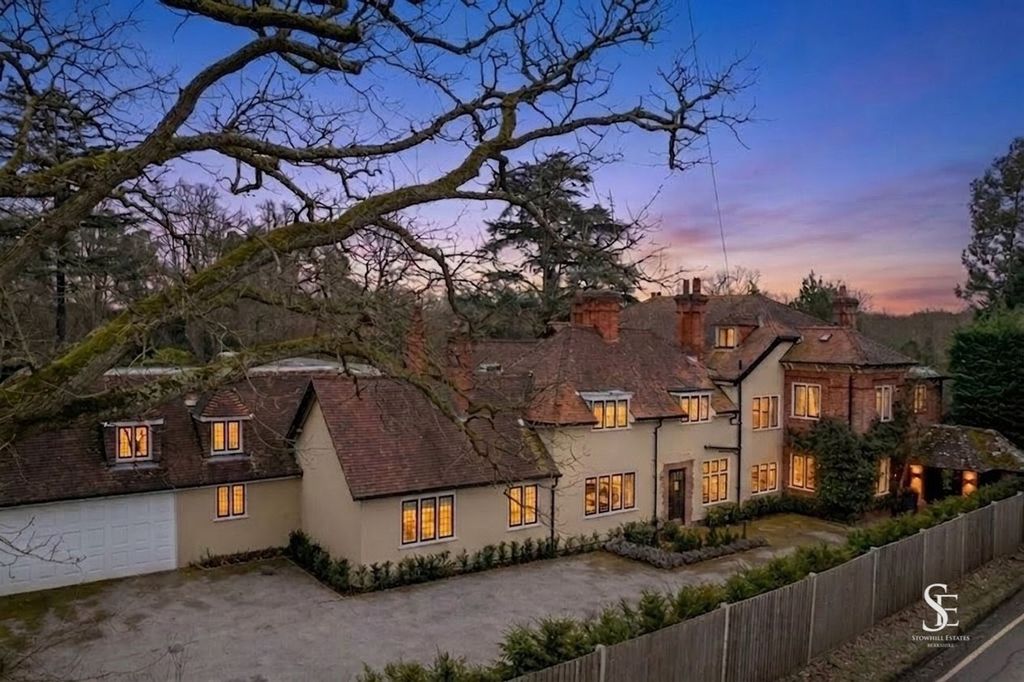 Property photo 1 of 43 Front Of House Twilight