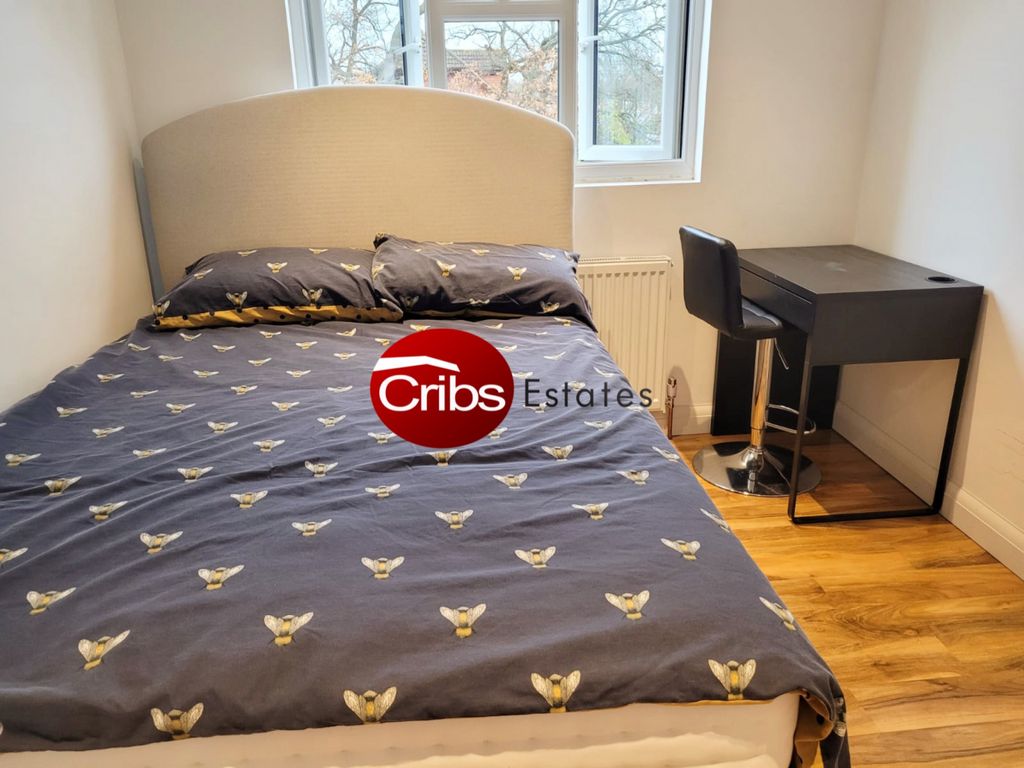 Property photo 1 of 7 Double Room To Rent In Cheam