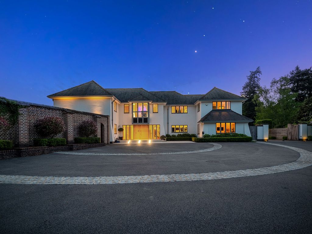 Property photo 3 of 49 Twilight Front