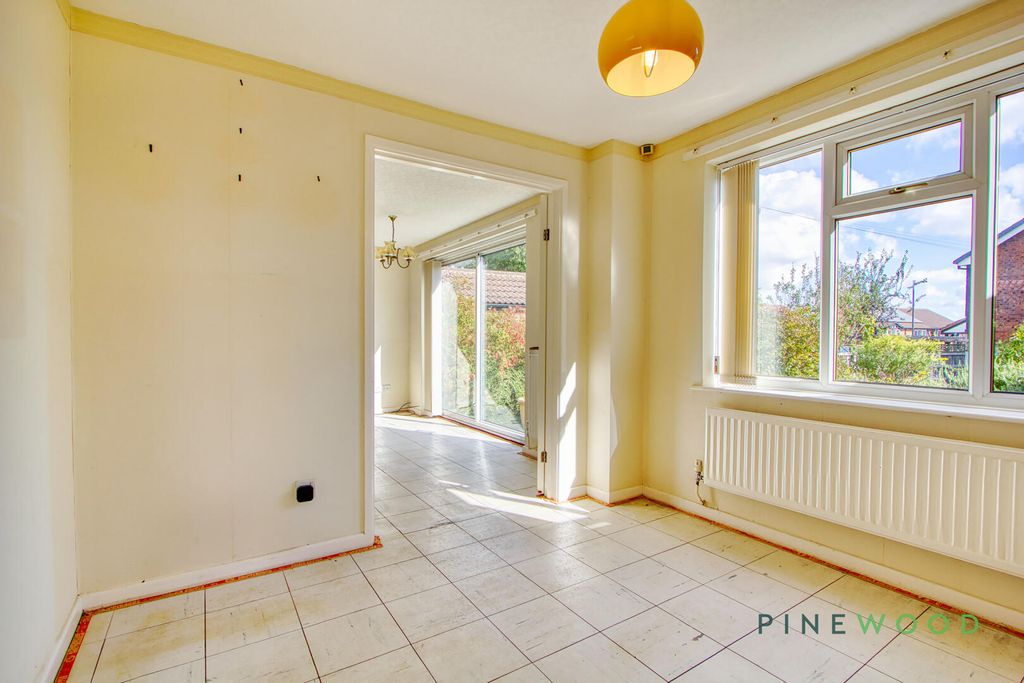 Property photo 3 of 33 Dining Room