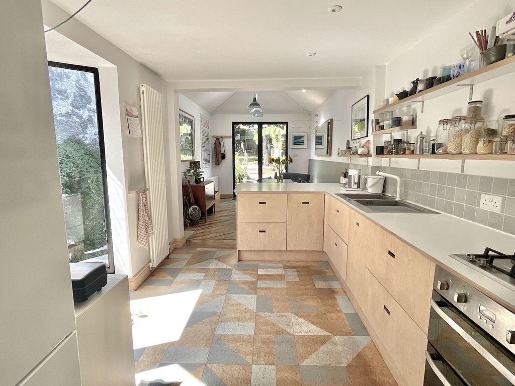 Property photo 2 of 38
