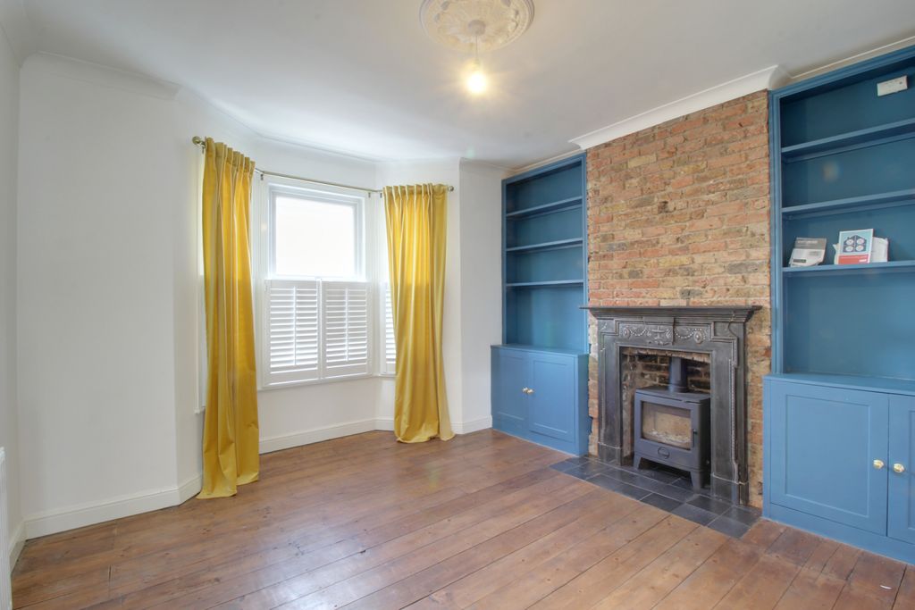 Property photo 2 of 18