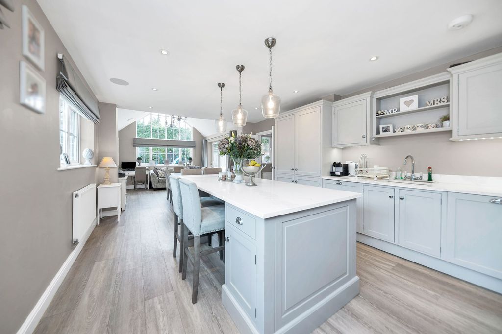 Property photo 3 of 21