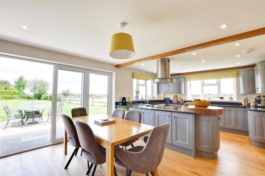 Property photo 3 of 26