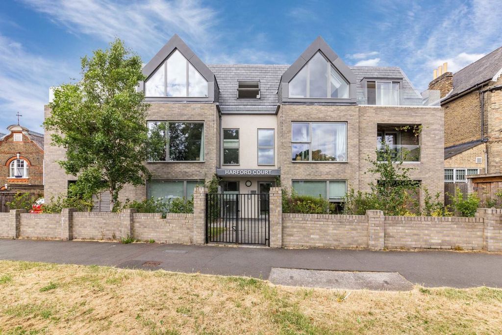 Property photo 1 of 12
