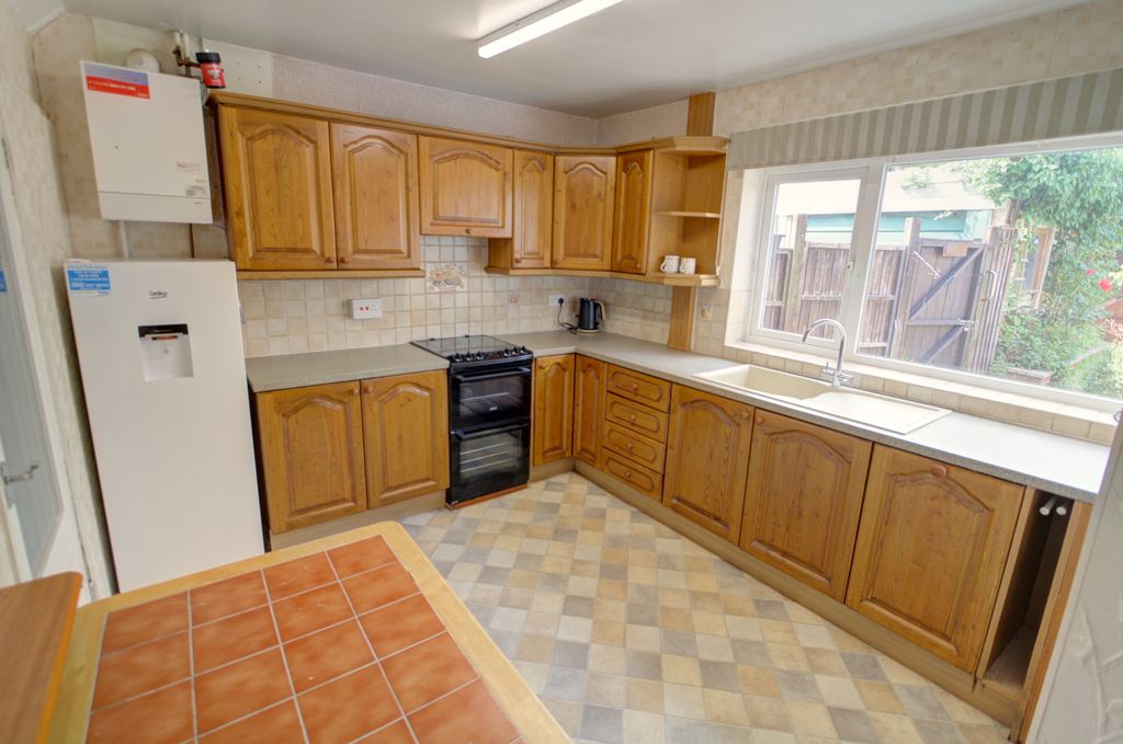 Property photo 3 of 14 Kitchen