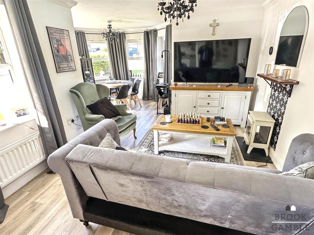 Property photo 3 of 17 01323 438506