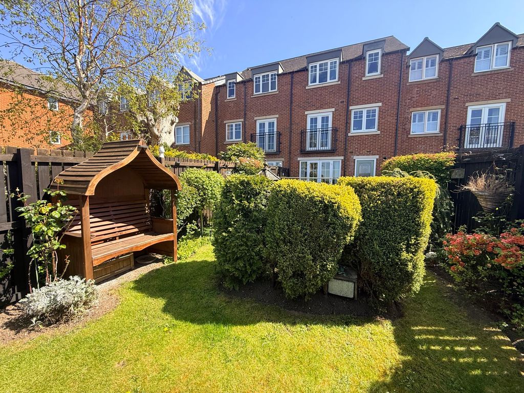 Property photo 2 of 36