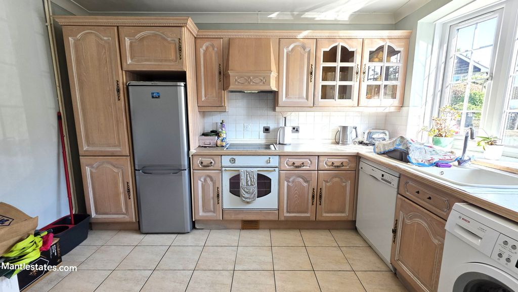 Property photo 3 of 23 Kitchen