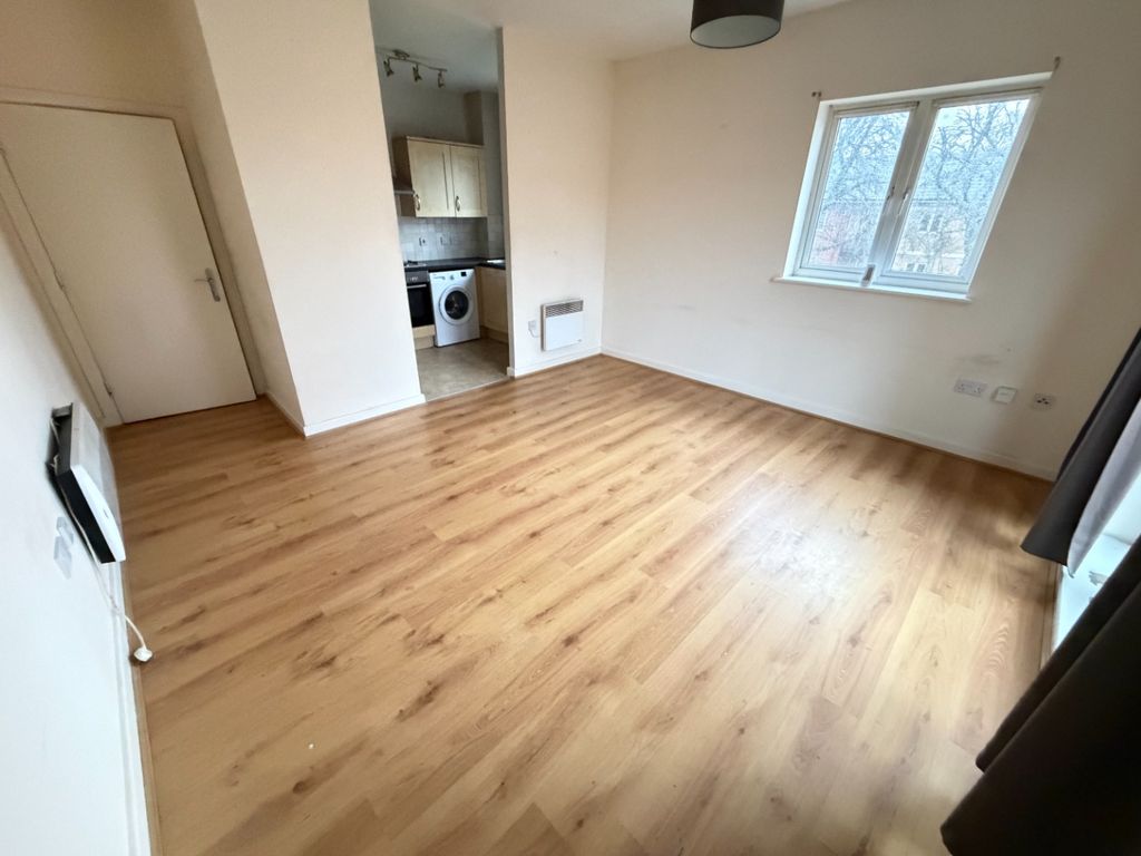 Property photo 3 of 6 4886403