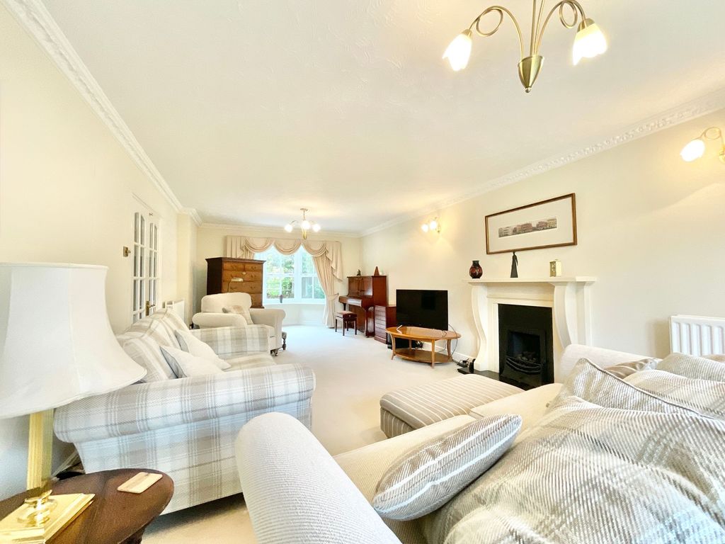 Property photo 2 of 32