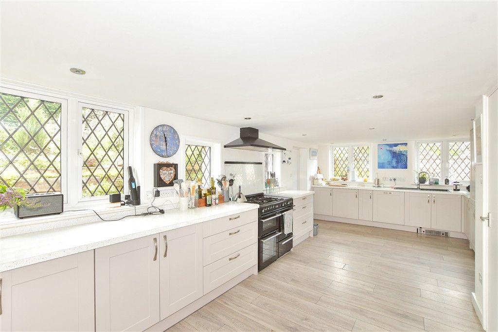 Property photo 3 of 19 Kitchen/Breakfast Room