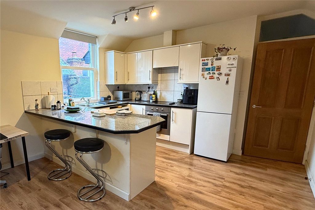 Property photo 3 of 8 Kitchen