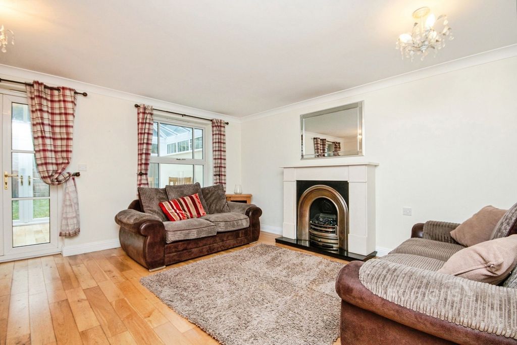 Property photo 2 of 8 Pbox-Img.Jpg