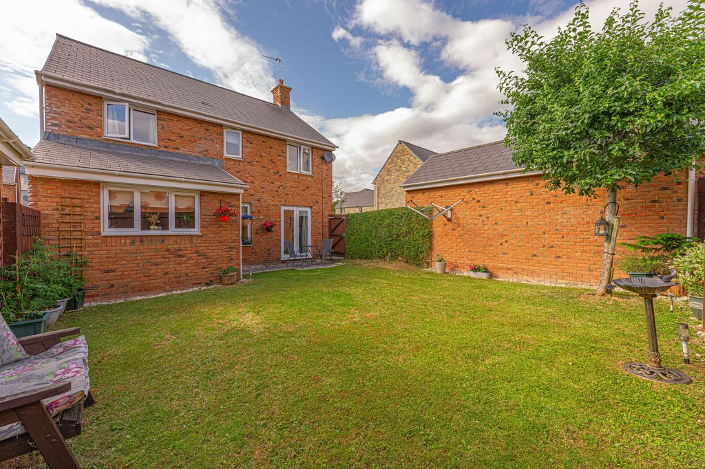 Property photo 2 of 40