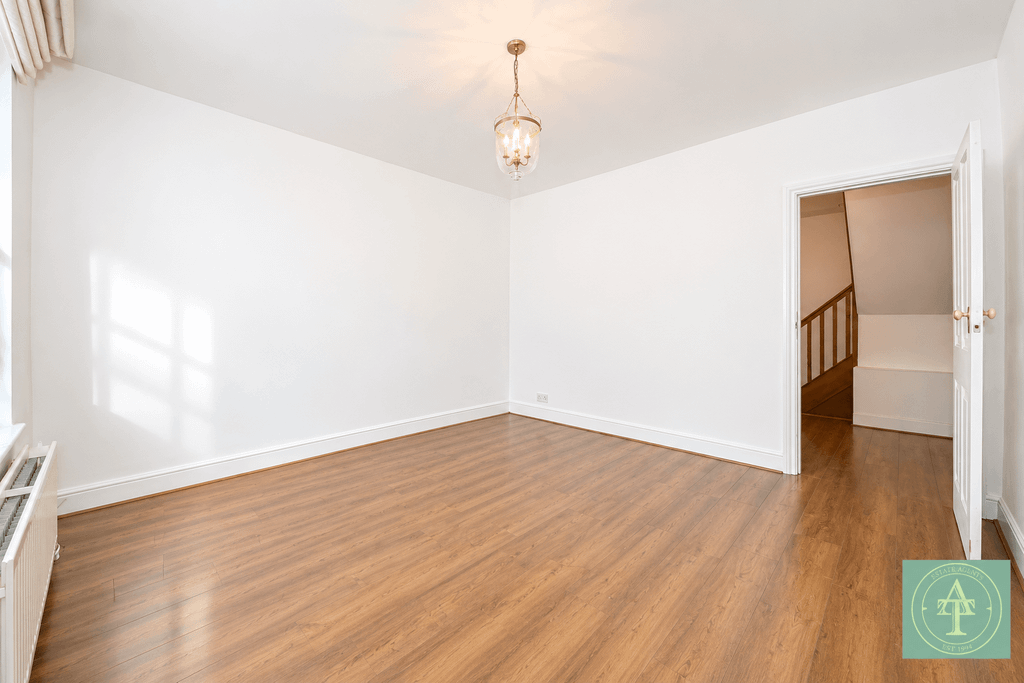 Property photo 3 of 16 Gallery