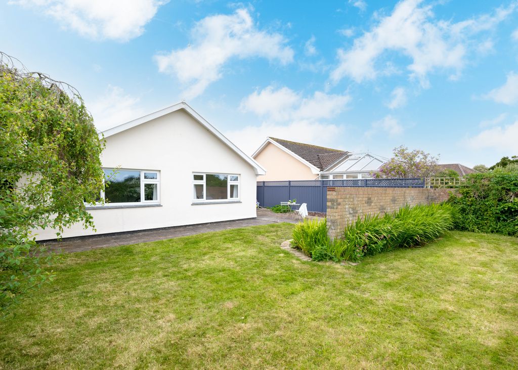 Property photo 1 of 22 Rockways, 9 Rockhaven Gardens