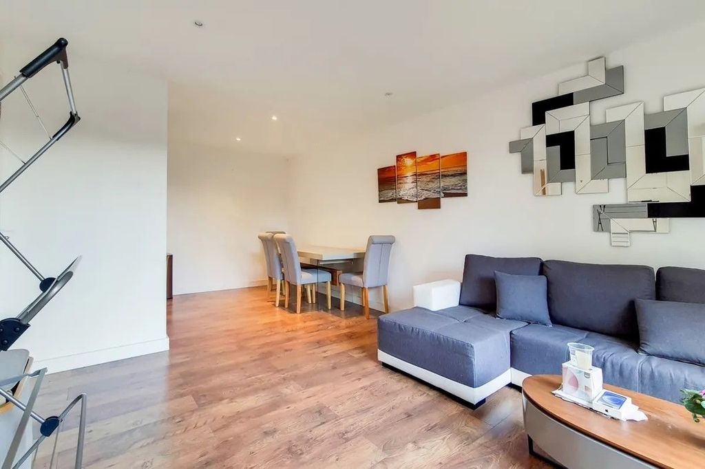 Property photo 2 of 6