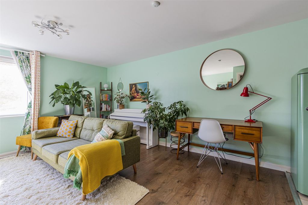Property photo 1 of 16 Zurich House 223-6.Jpg