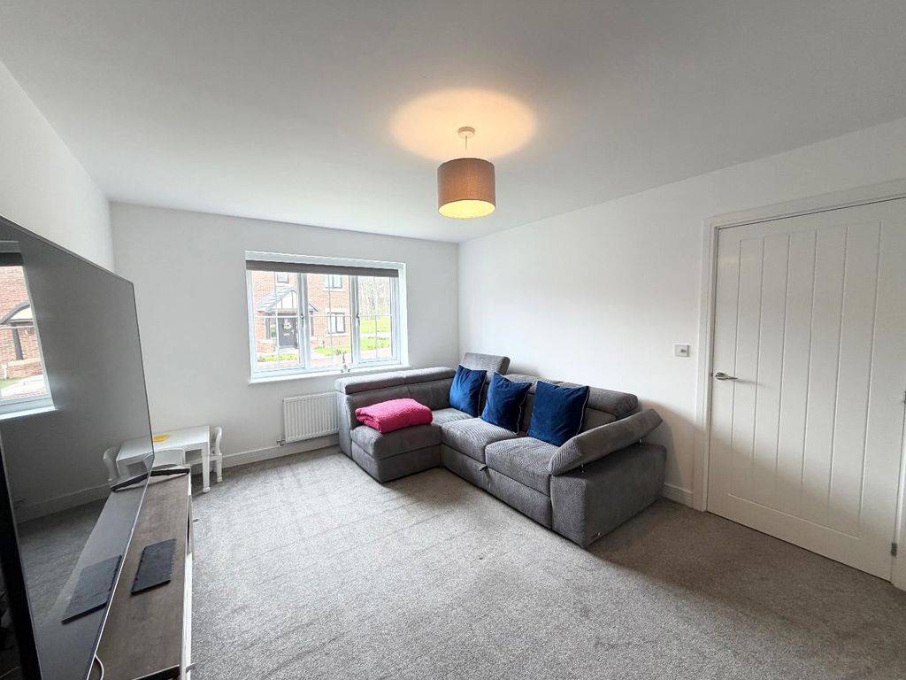 Property photo 3 of 20 Lounge