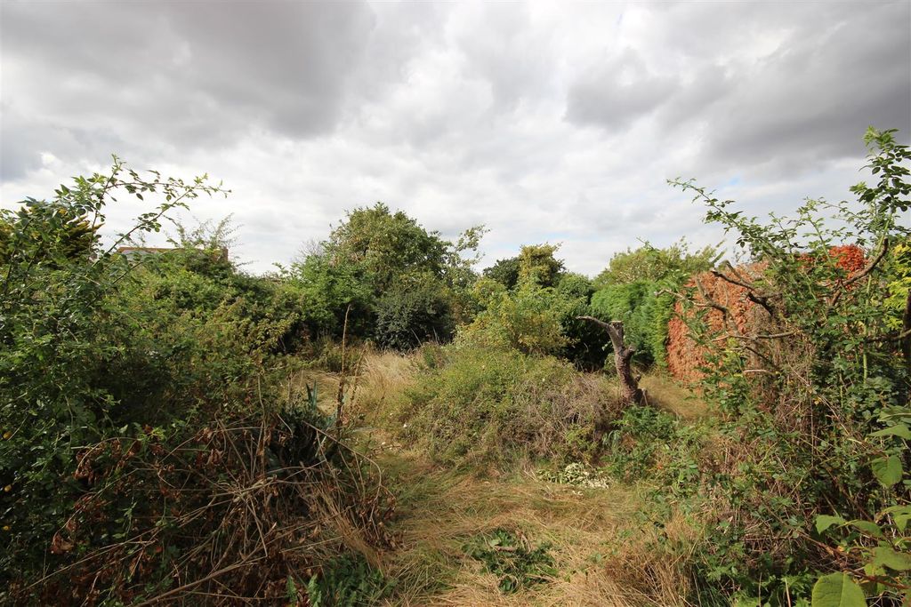 Property photo 3 of 19 Outside