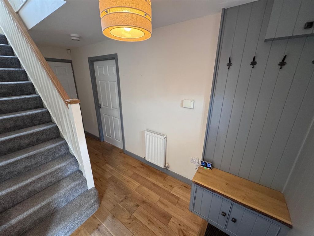 Property photo 3 of 18 Hallway