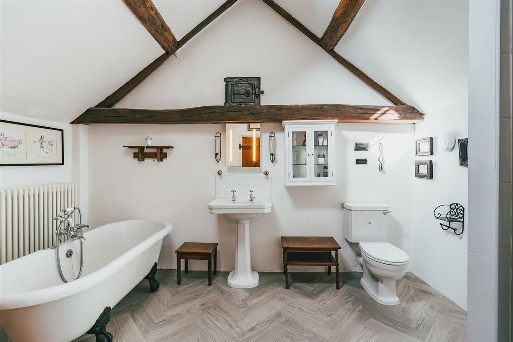 Property photo 3 of 39 Master En-Suite Bathroom