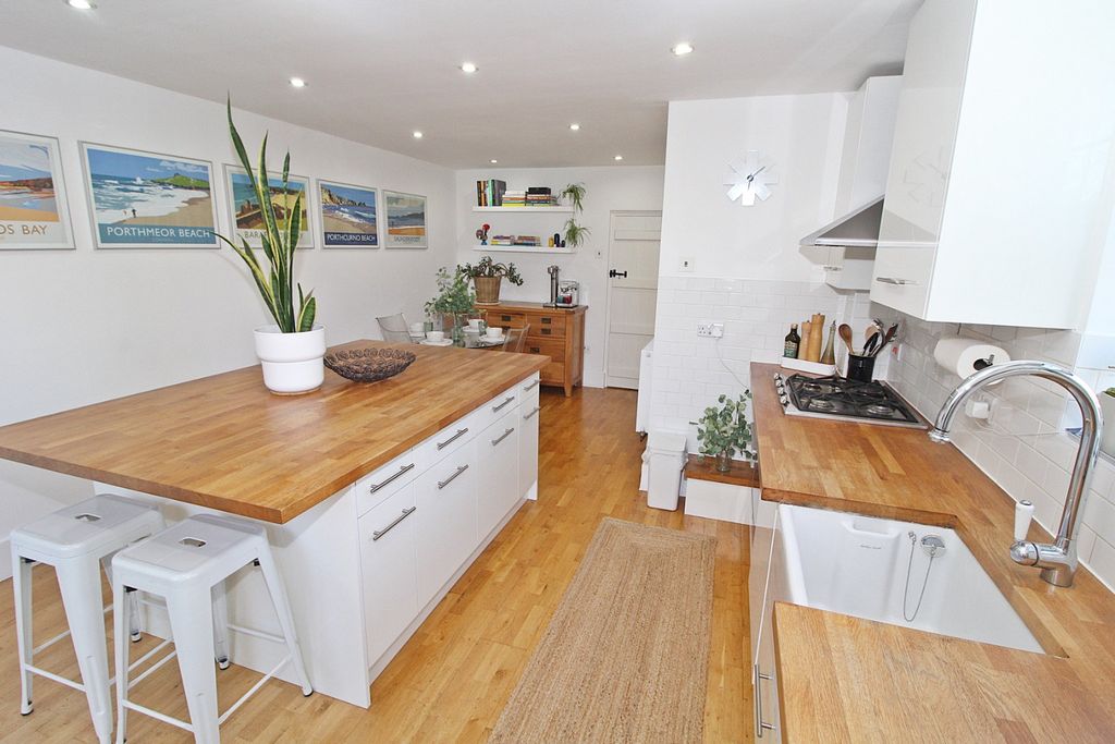 Property photo 3 of 26 4988794