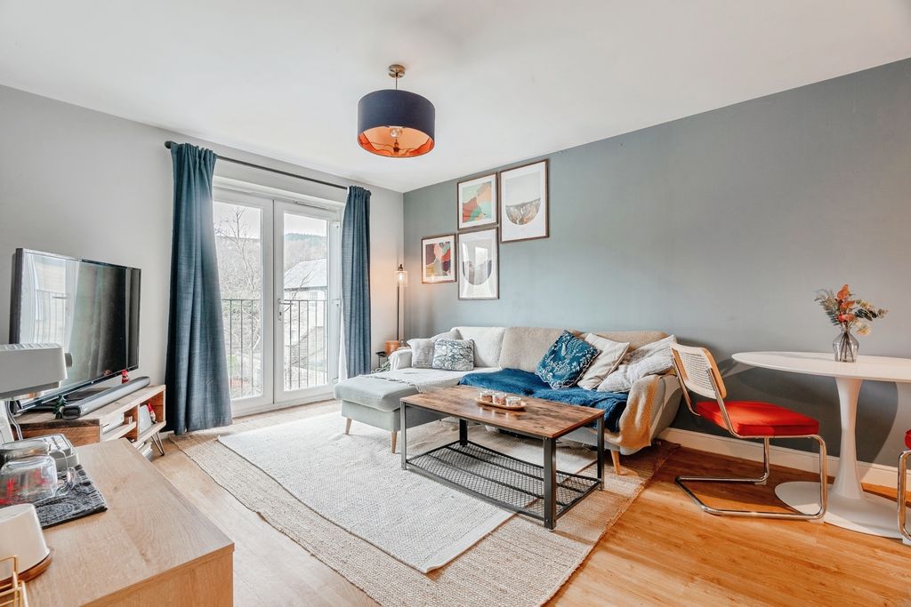 Property photo 2 of 21 Pbox-Img.Jpg