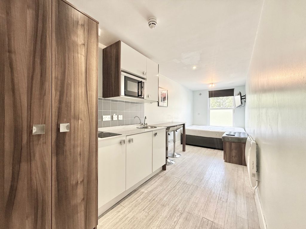 Property photo 1 of 14 Studio Flat For Rent