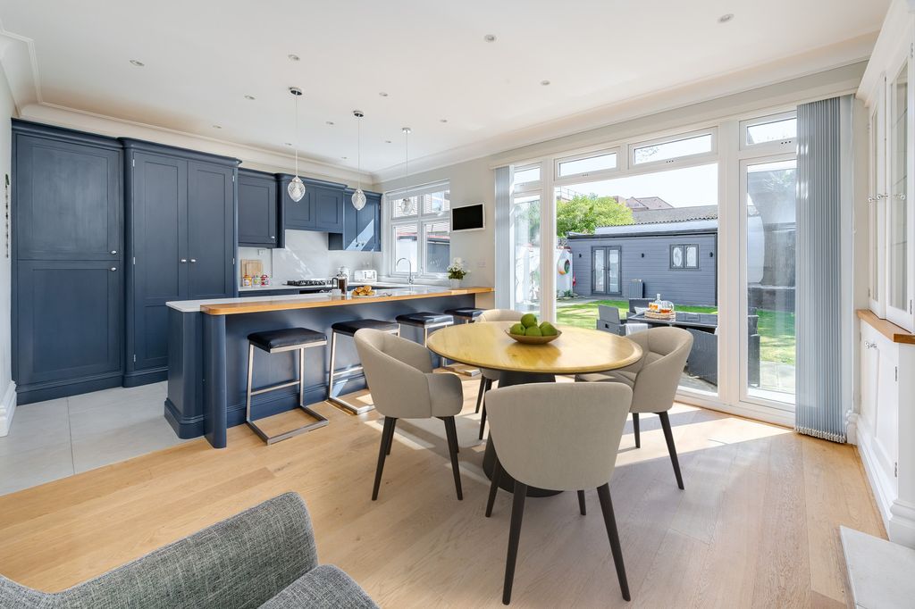 Property photo 2 of 23