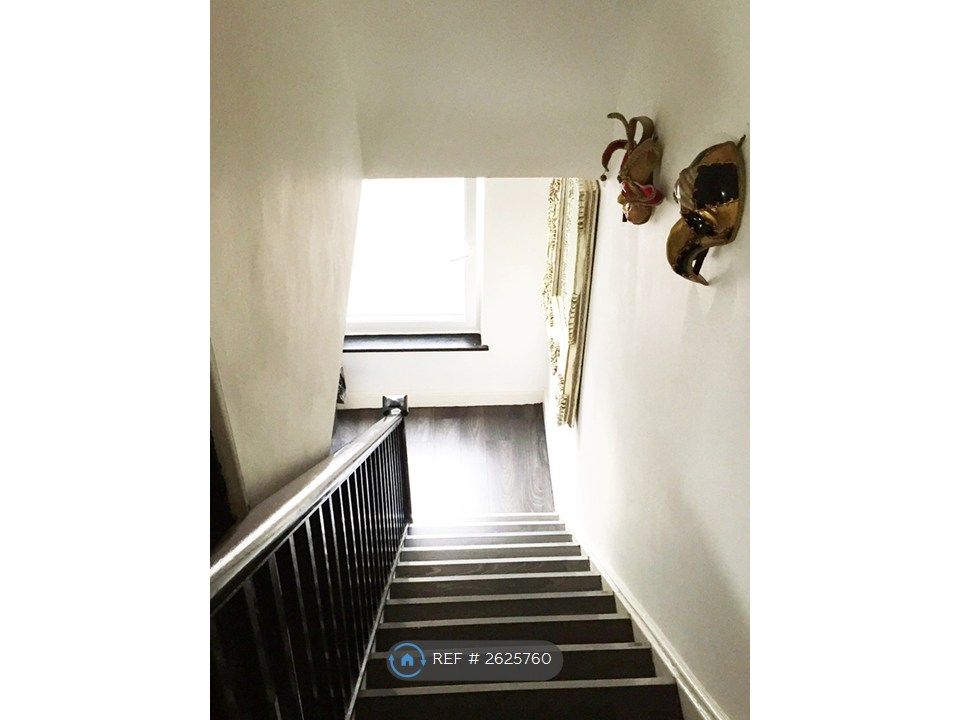 Property photo 3 of 9 Split Level