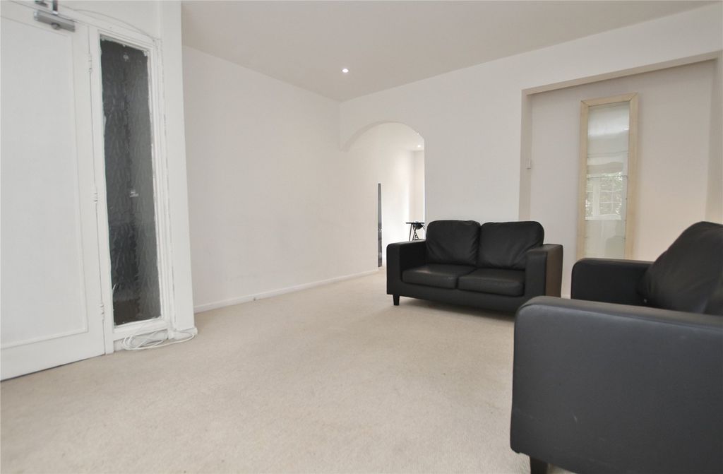 Property photo 2 of 13 Picture No. 12