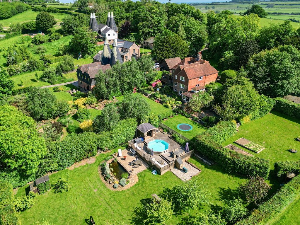 Property photo 2 of 29