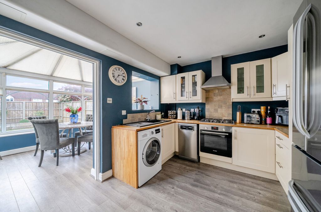 Property photo 2 of 14 1447241-15-69E646...