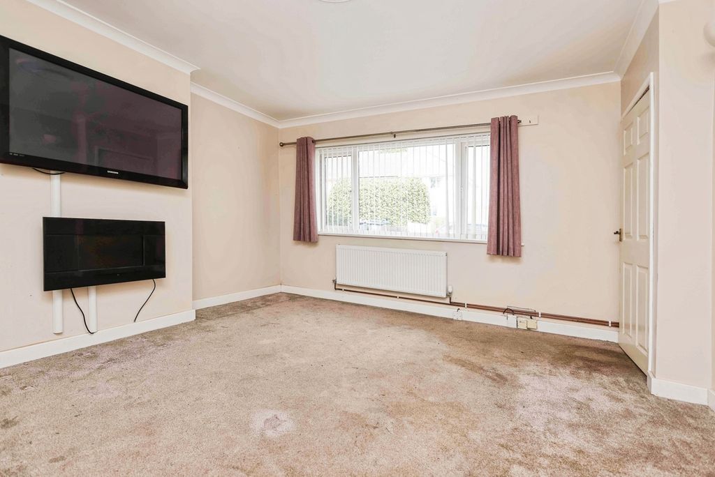 Property photo 2 of 15 Lounge