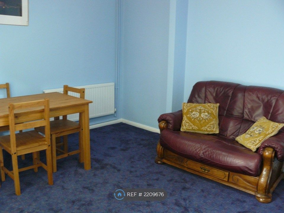 Property photo 3 of 8 Shared Lounge