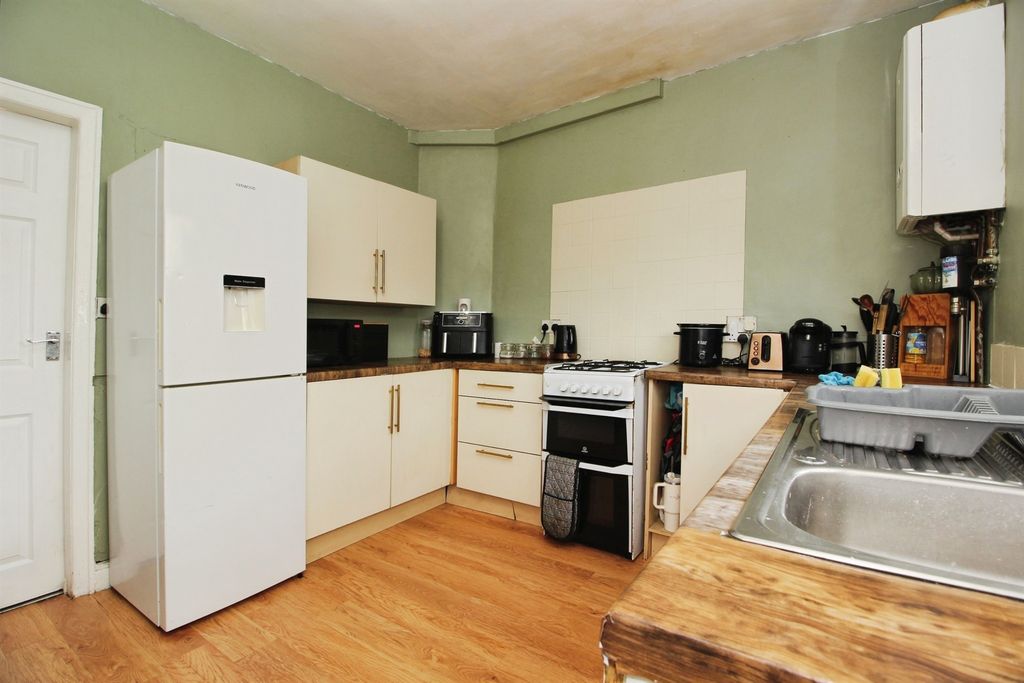 Property photo 2 of 13