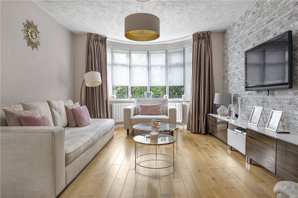 Property photo 2 of 23 Picture No. 12