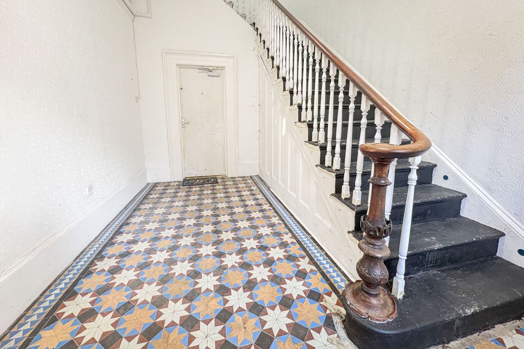 Property photo 2 of 20 Flat 1, 2 And 3, 6 Pelham Road, Grimsby, Lincolnshire, Dn34 4Su