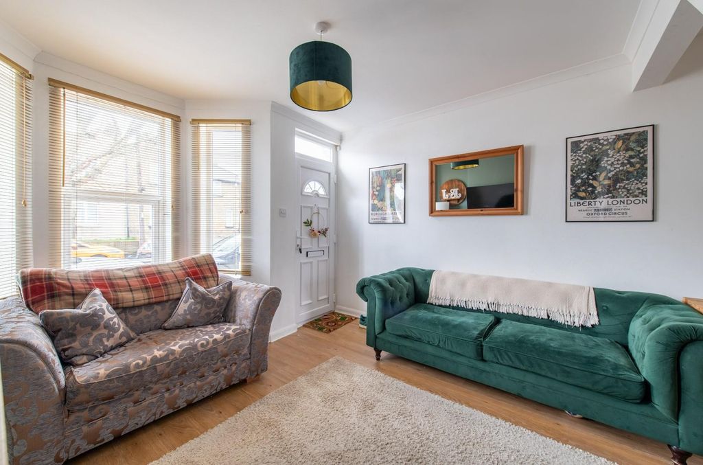 Property photo 3 of 11 Living Room