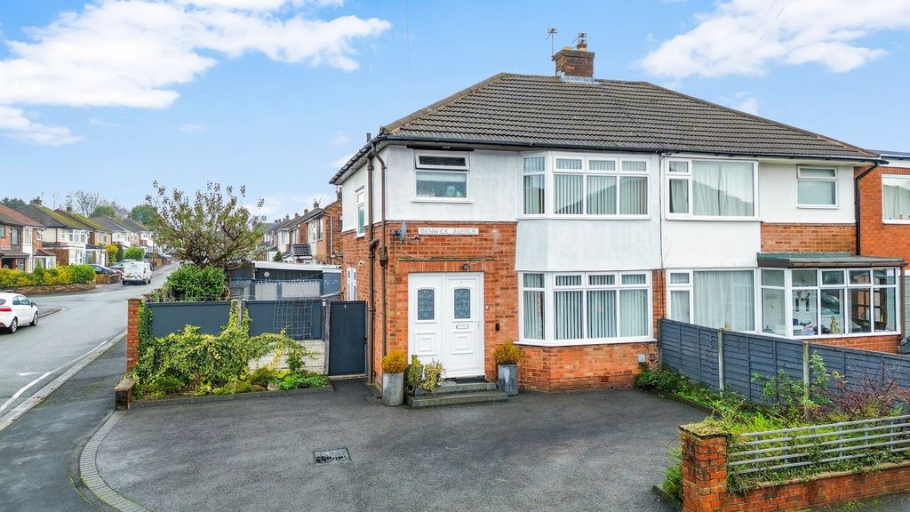 Property photo 2 of 33