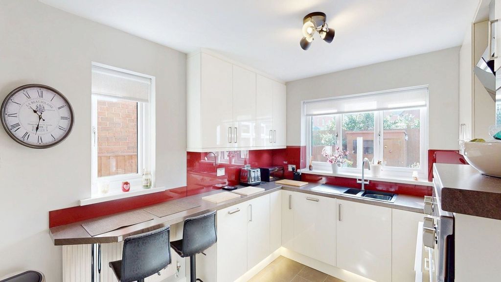 Property photo 3 of 20 Kitchen