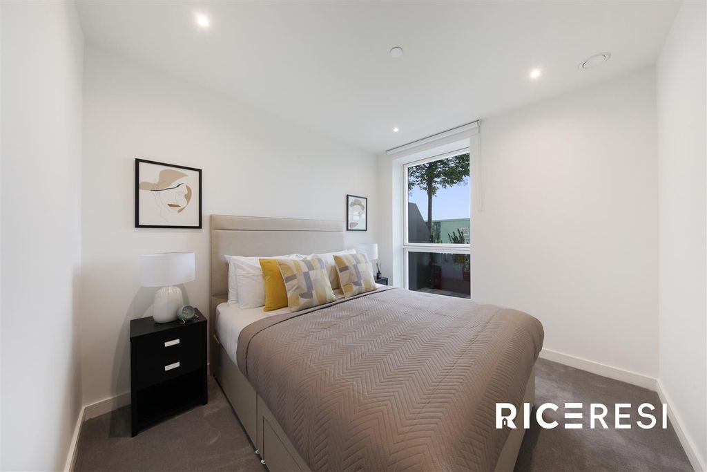 Property photo 1 of 15 Master Bedroom